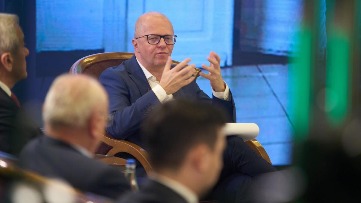 violenta protest aur gloante parlament