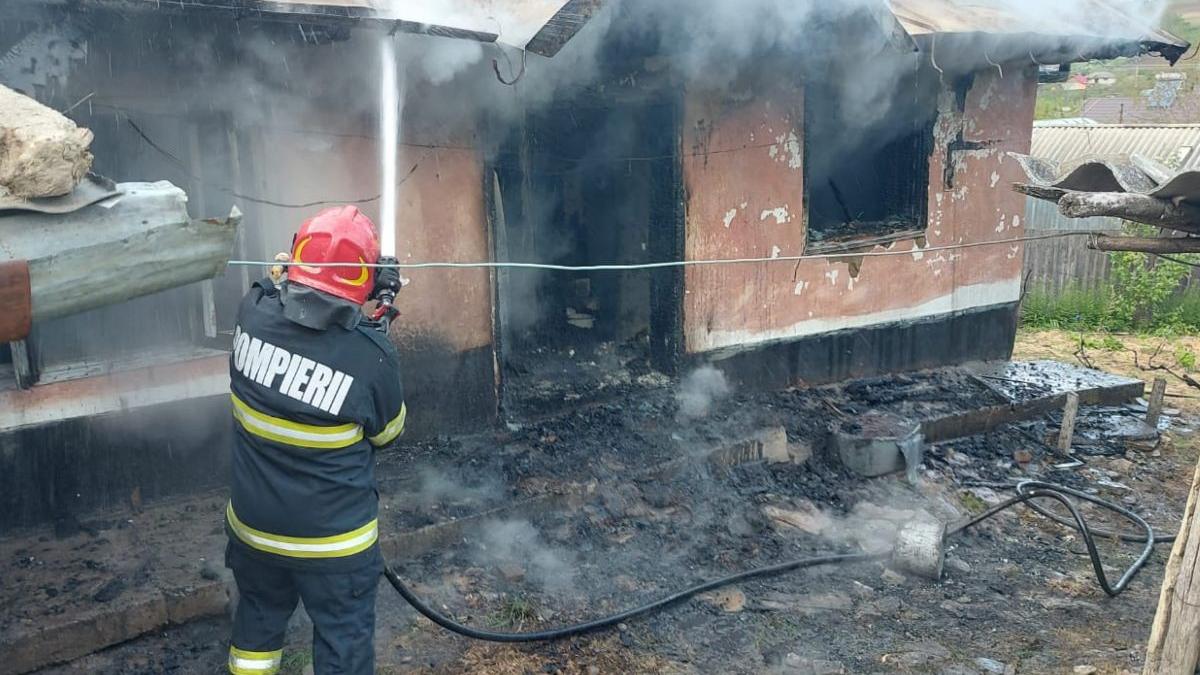 incendiu puternic barbat vaslui casa pompieri