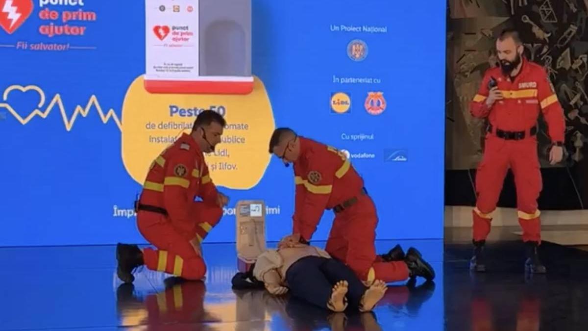 premiera romania 370 defibrilatoare montate mall aeroporturi gari cladiri birouri