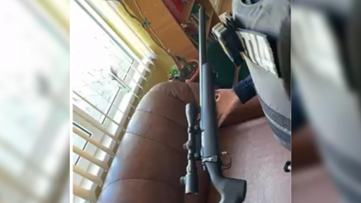 un elev de 7 ani a mers cu o arma cu luneta intr o scoala din constanta