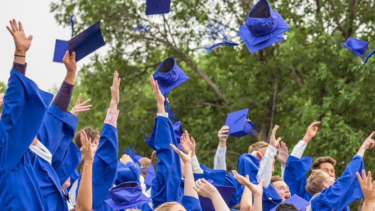 ce spunea director liceu oradea elevi parinti plata festivitate absolvire
