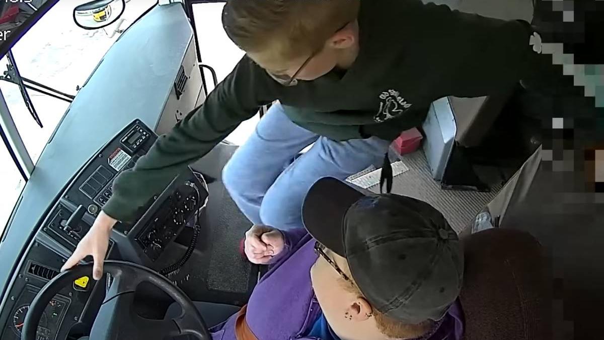 elev salvat colegi oprit autobuz sofer lesinat michigan