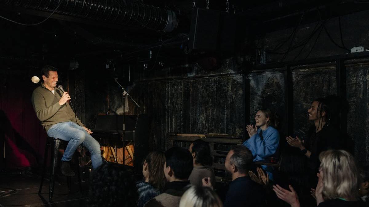 gluma comediant amenda 2 milioane dolari armata presedinte xi jinping