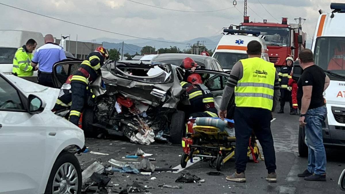 accident grav dn1 banesti noua persoane implicate doi copii