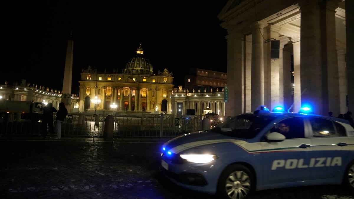 incident grav vatican barbat trecut masina poarta securitate oprit focuri arma