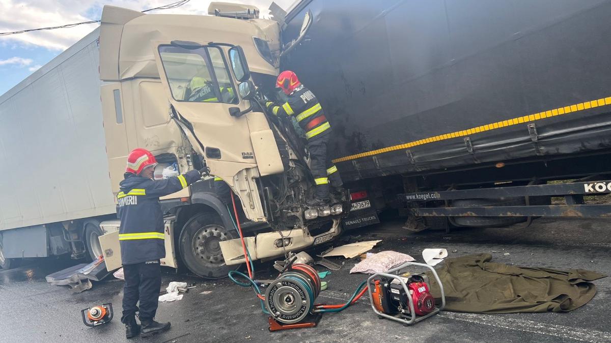 accident grav dn 6 2 tir uri izbit plugova trafic blocat persoana incarcerata