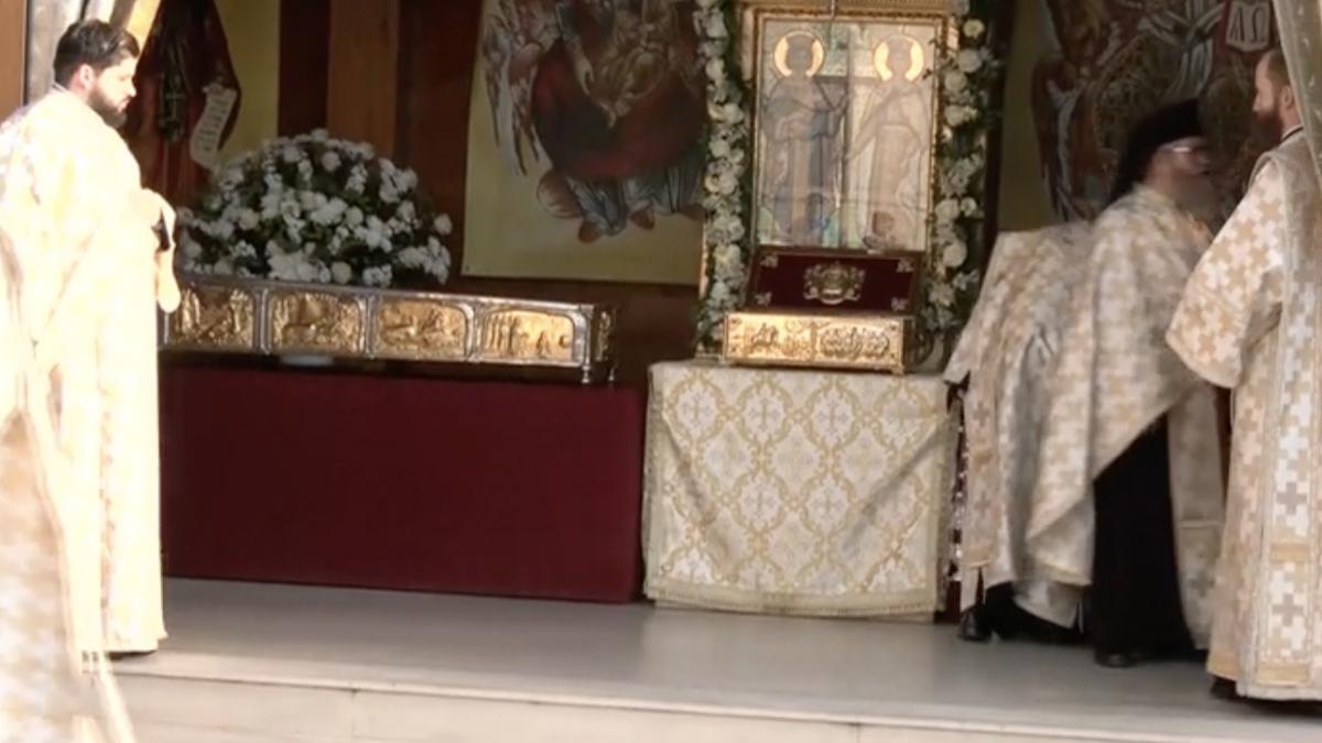 pentru ce se roaga romanii se inchina moaste sfintii constantin elena patriarhie