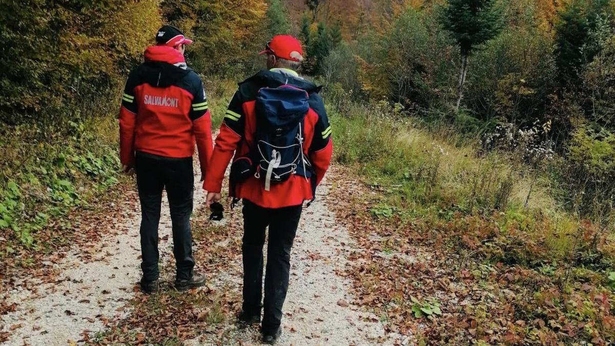 proaspata mamica epuizata aproape hipotermie recuperata salvamontisti munte