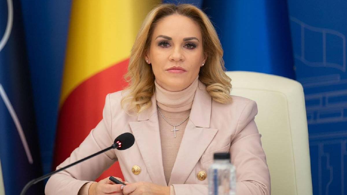 ministrul familiei gabriela firea nastere acasa copil