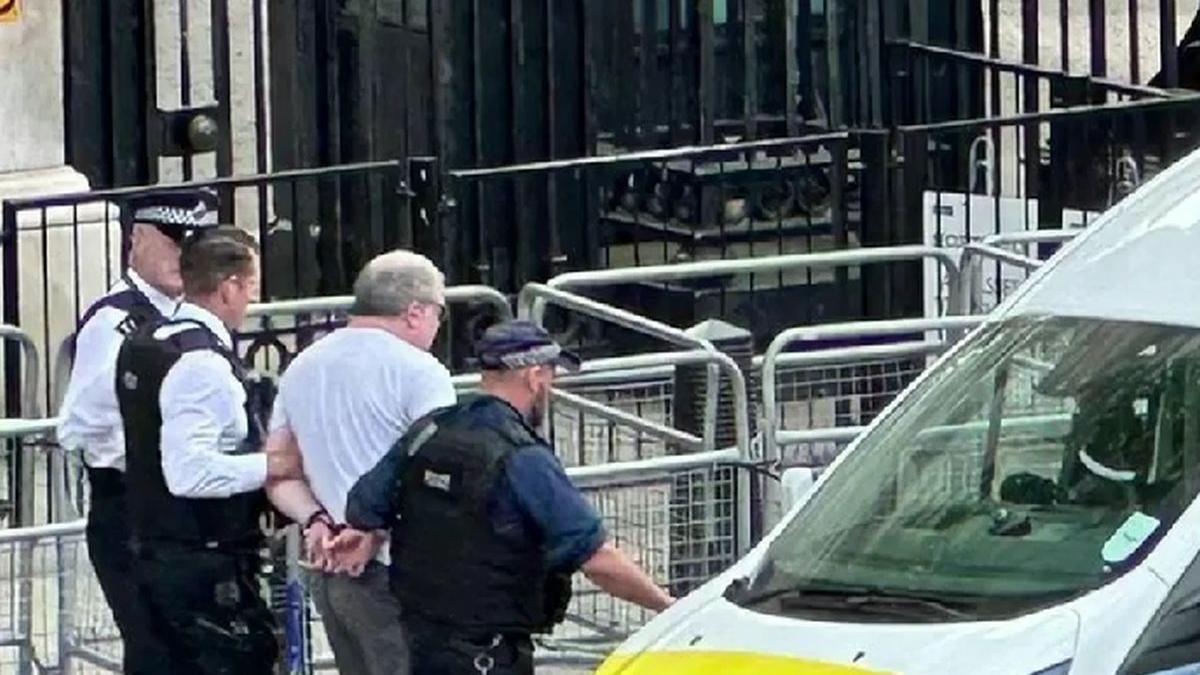 masina intrat zid resedintei prim ministru britanic rishi sunak persoana arestata londra