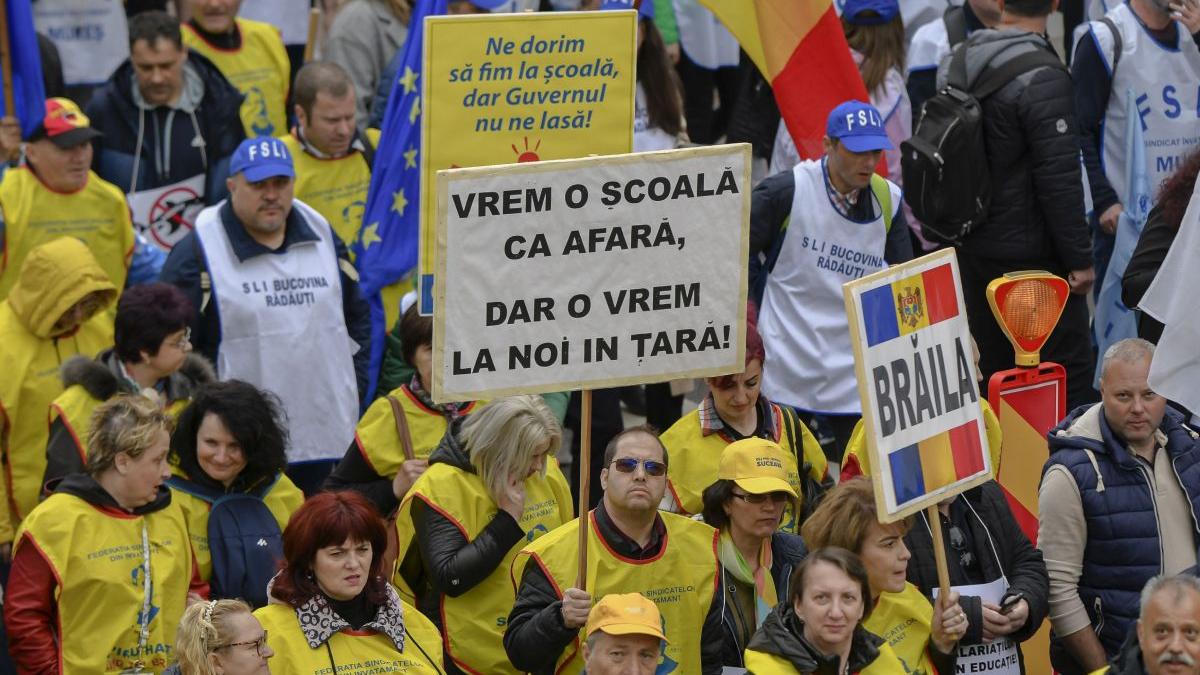 profesori greva scoli inchise sindicalisi oferta carduri 2500 lei