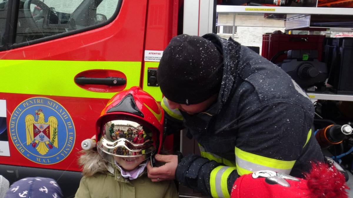 intitutie romani incredere pompieri