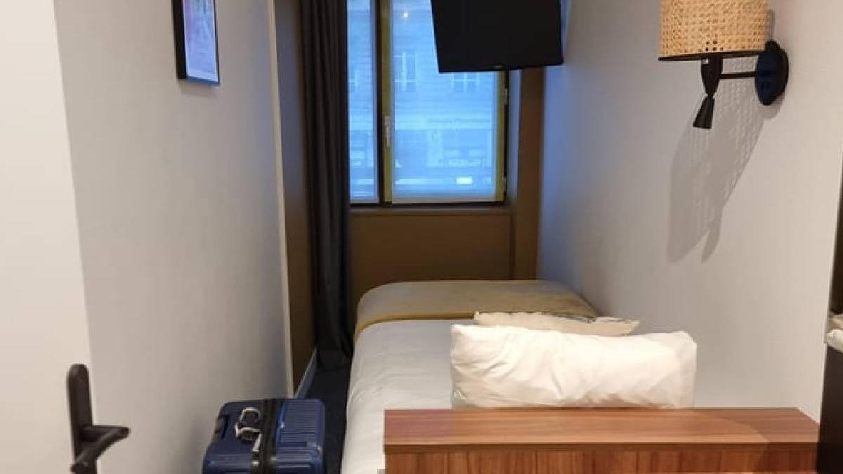 camera primita roman cazat hotel deloc ieftin franta