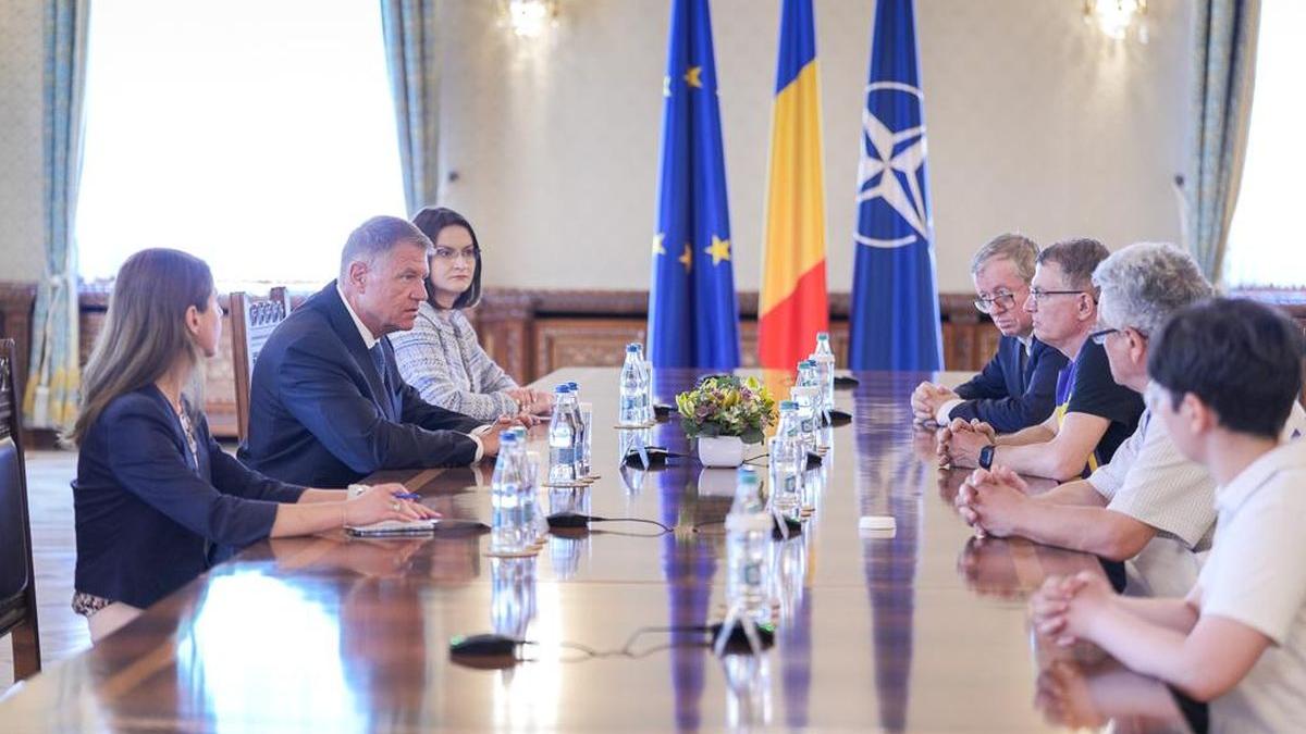 presedinte klaus iohannis discutii profesori protest