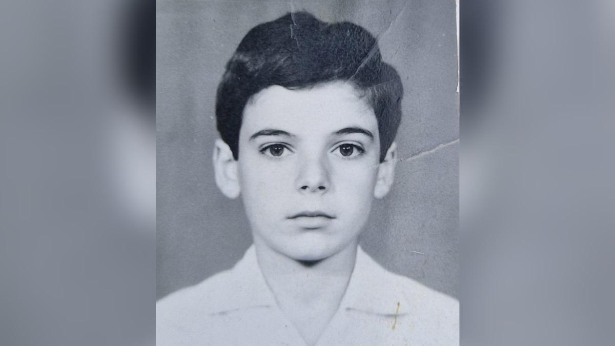 recunosti baietel ochi mari par brun politica