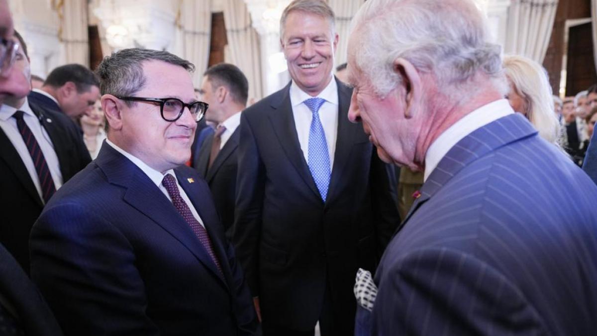 i want to shake his hand king charles special request for klaus iohannis he asked to make sri chief eduard hellvig s acquaintance