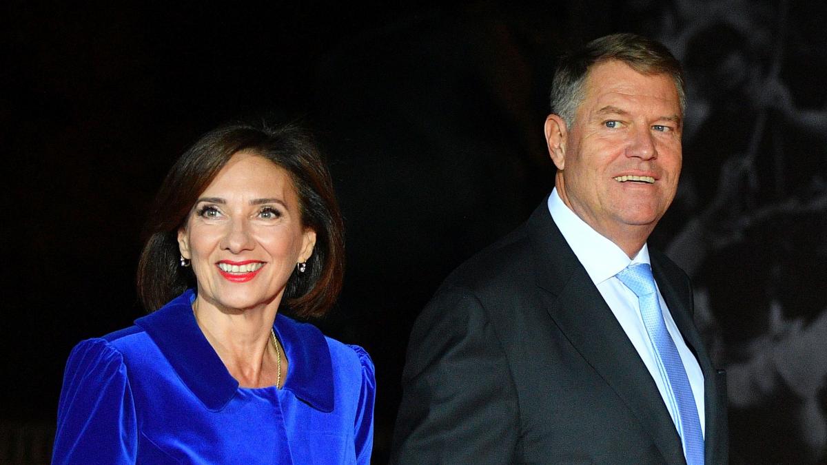 salariu carmen iohannis profesoara