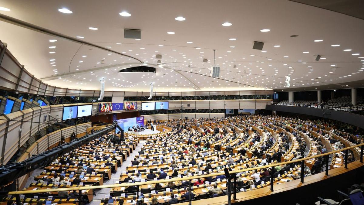 directiva ue banci care finanetaza companii activitati ilegale mircea cosea