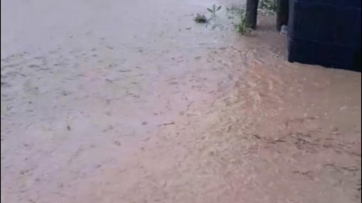 imagini apocaliptice cu inundatiile din tara o femeie a fost luata de viituri anm prognoza meteo