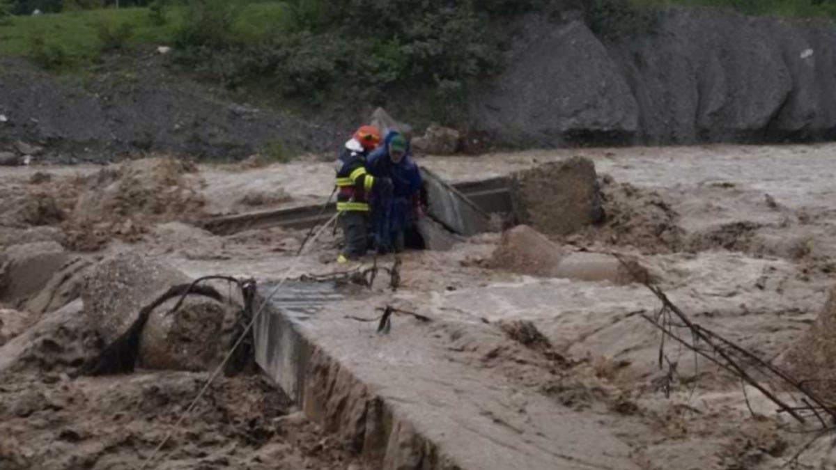 interventie pompieri prahova batran viitura