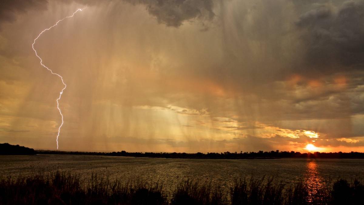 cod galben ploi torentiale vijelii grindina 14 judete elena mateescu prognoza meteo anm