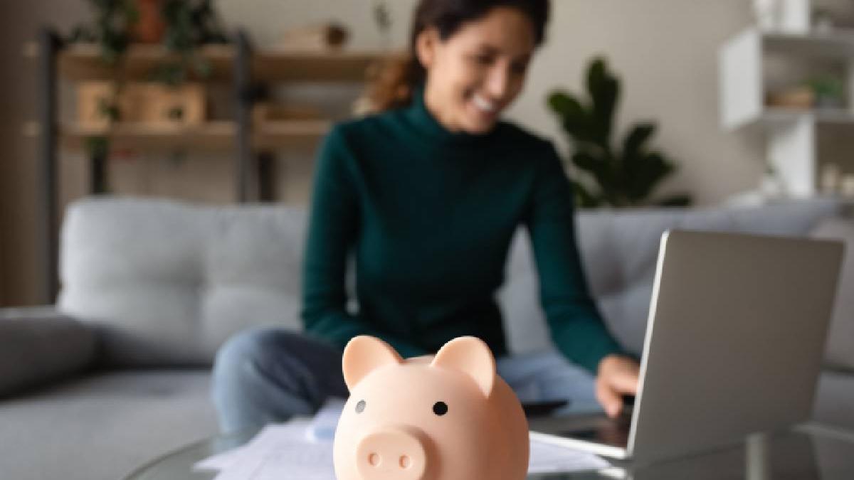 3 activitati concrete pe care le pot face romanii pentru un viitor financiar mai stabil