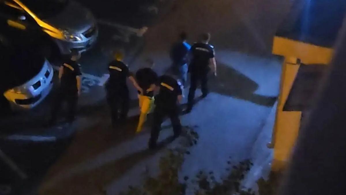 doi hoti alba au momandat mancare card furat curier jandarmi