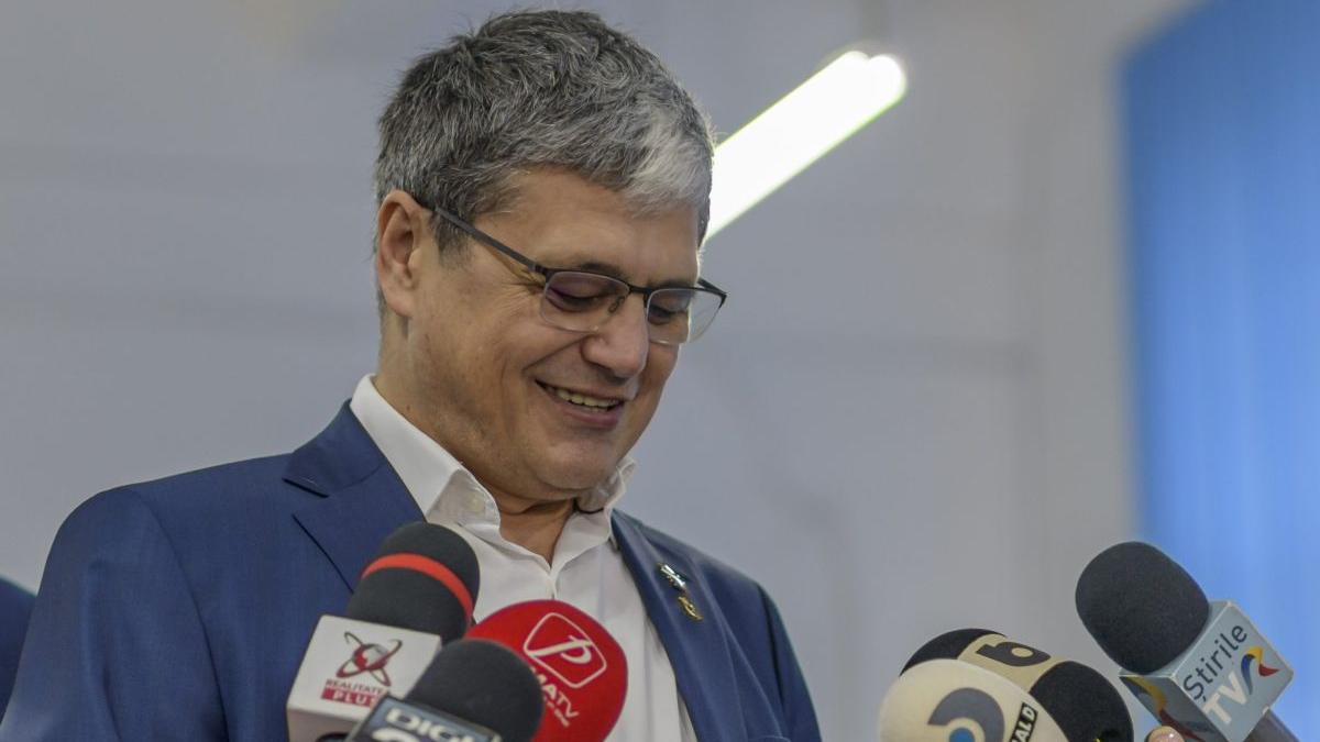 romani primesc 1900 euro ajutor marcel bolos 80000 locuinte