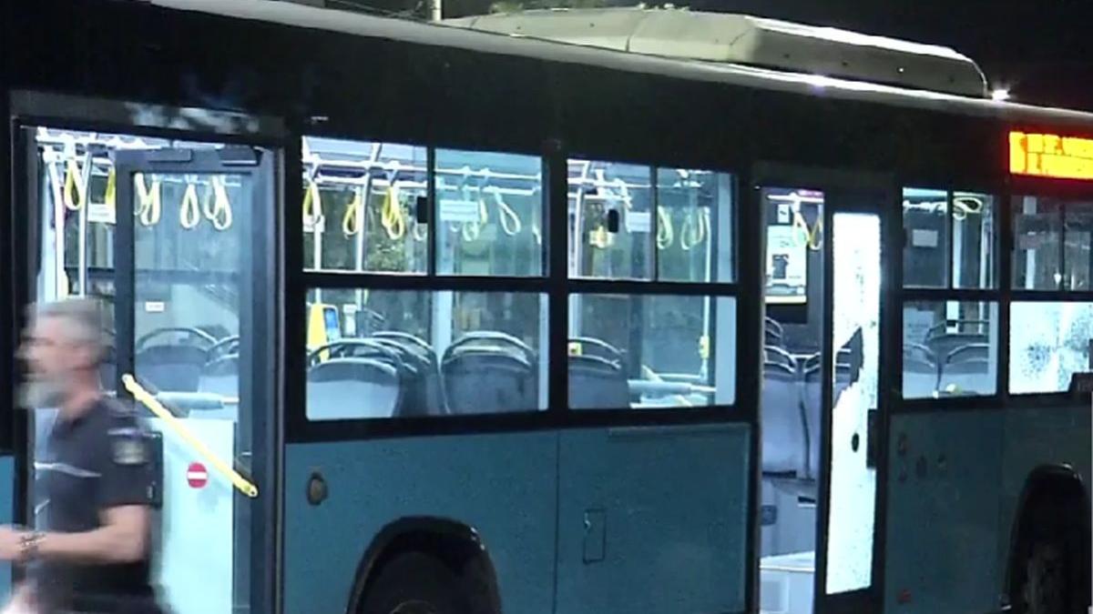 val atacuri public arme airsoft barbat spulberat geam autobuz bucuresti