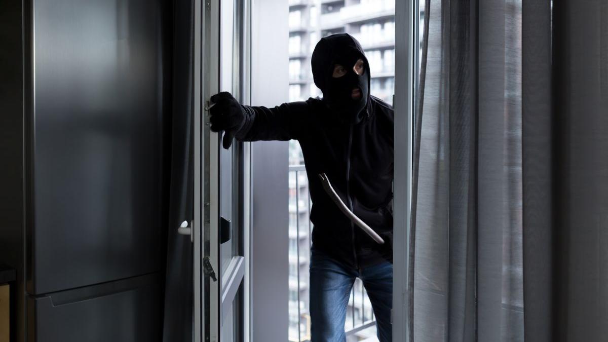 jaf de 21 000 de lei din seiful unei agentii de pariuri din mehedinti