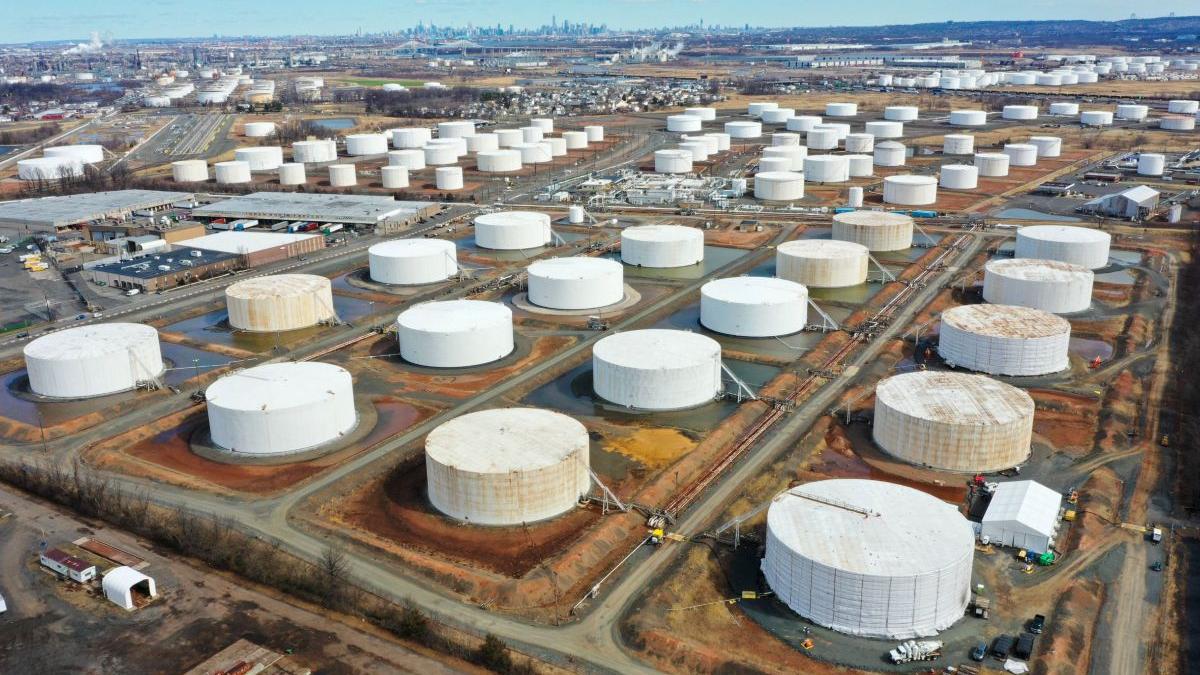 pretul petrolului scade urmatoarea perioada analiza goldman sachs