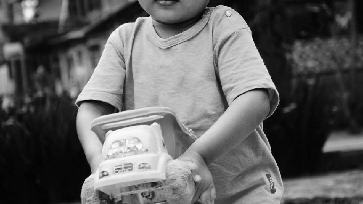 tragedie otopeni copil murit strivit poarta