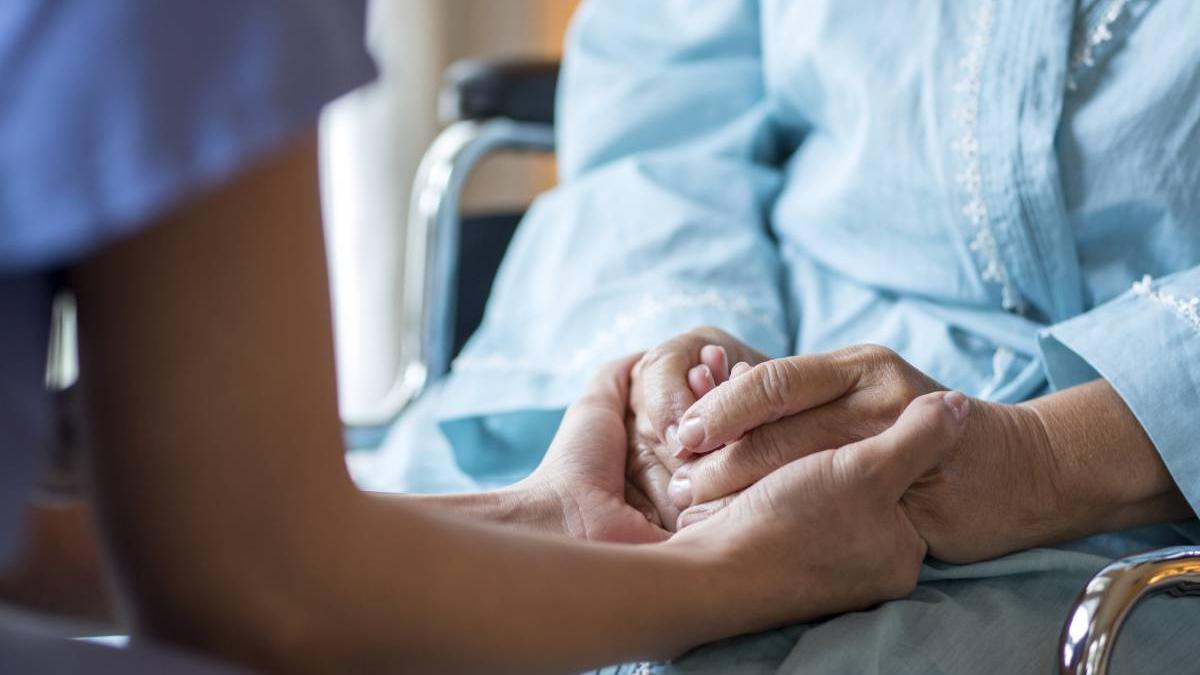 asistenta medicala furat pacienti deva