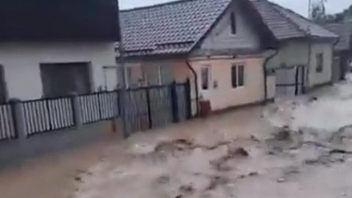 imagini apocaliptice cod rosu inundatii ploi vijelii romania prognoza meteo