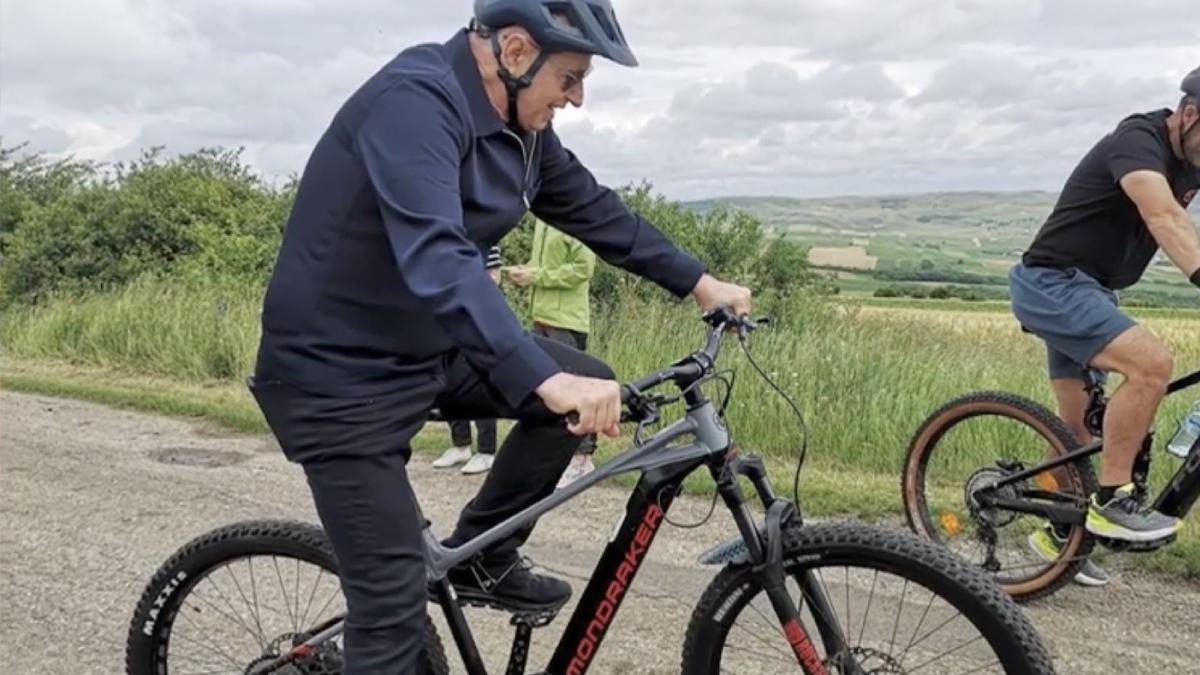 de ce s a dus mircea geoana pe bicicleta baza nato campia turzii