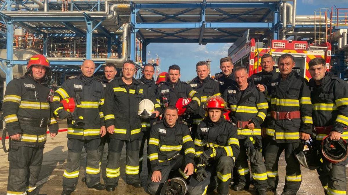 isu constanta imagini pompieri interventie incendiu rafinaria petromidia navodari