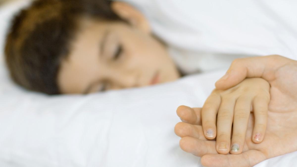 parintii pot lua concediu ingrijire copil bolnav pana la 12 ani lege promulgata