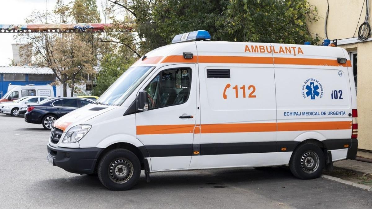 sofer ambulanta vaslui amendat lasat fara permis viteza prea mare drum pacienta