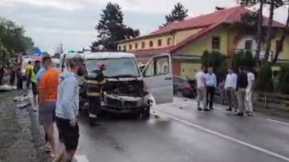 accident cu sapte victime printre care si copii in suceava traficul a fost blocat