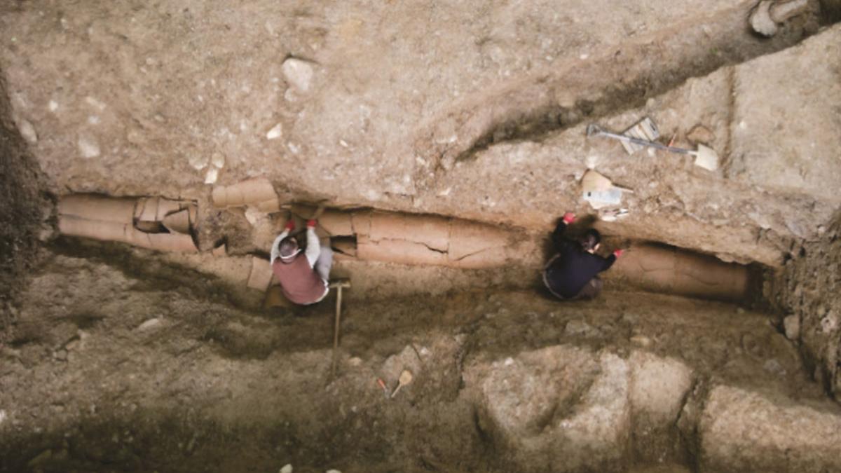 descoperire arheologi sarmizegetusa regia conducta teracota