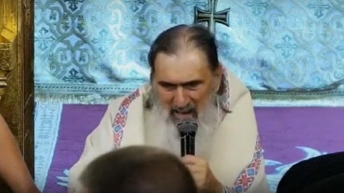 ips teodosie intrerupt in timpul slujbei de un credincios care i a cerut banii inapoi ips teodosie intrerupt in timpul slujbei de un credincios care i a cerut banii inapoi