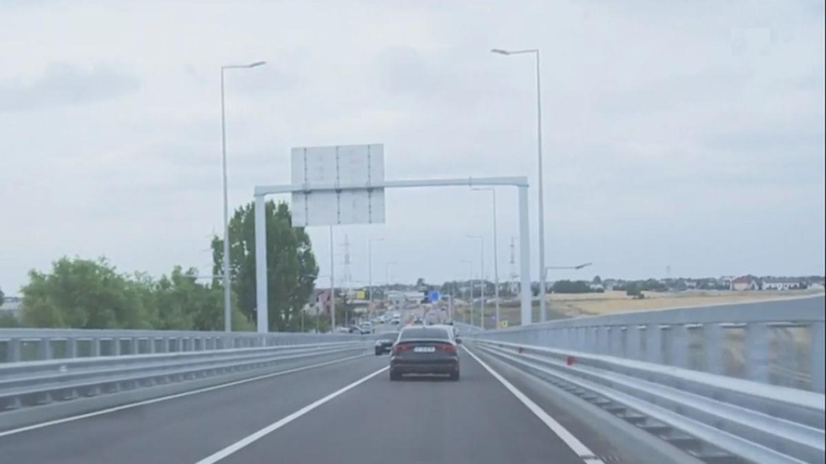 deschis trafic giratoriu suspendat pasaj berceni