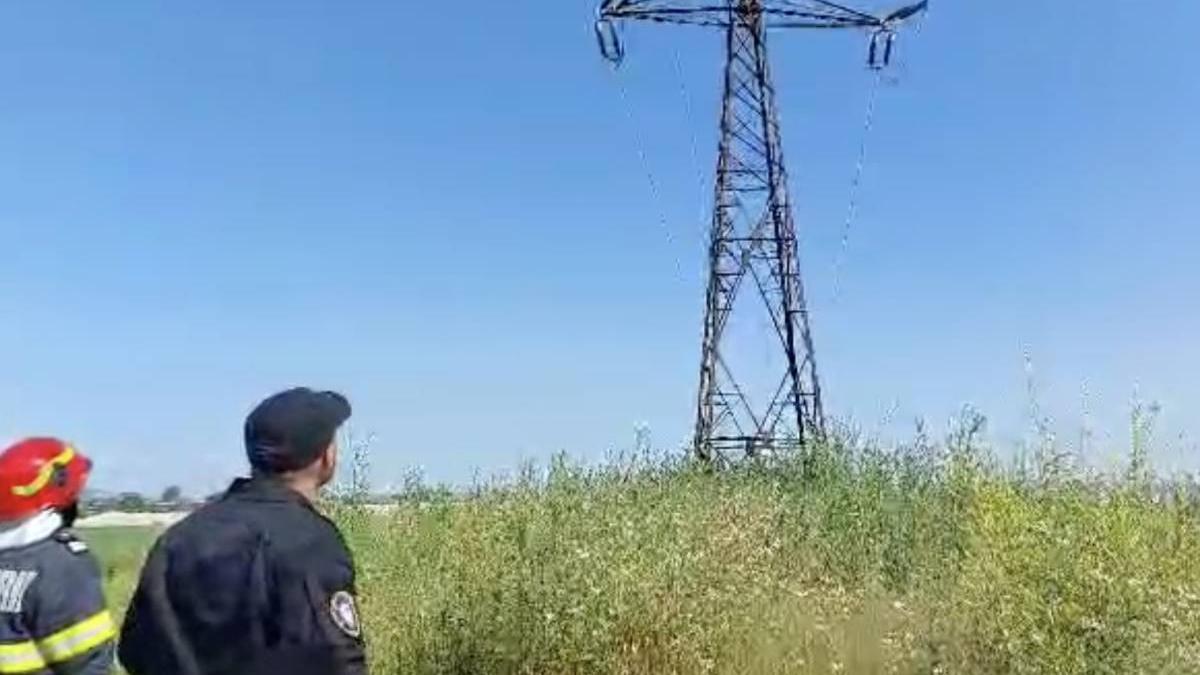 barbat stalp de tensiune mehedinti 12 ore politia fara necogiator