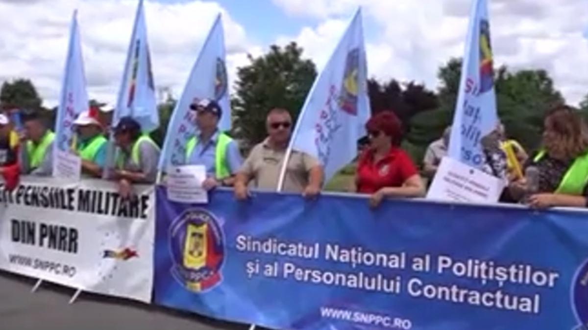 politisti protest pentru pastrarea pensiilor speciale
