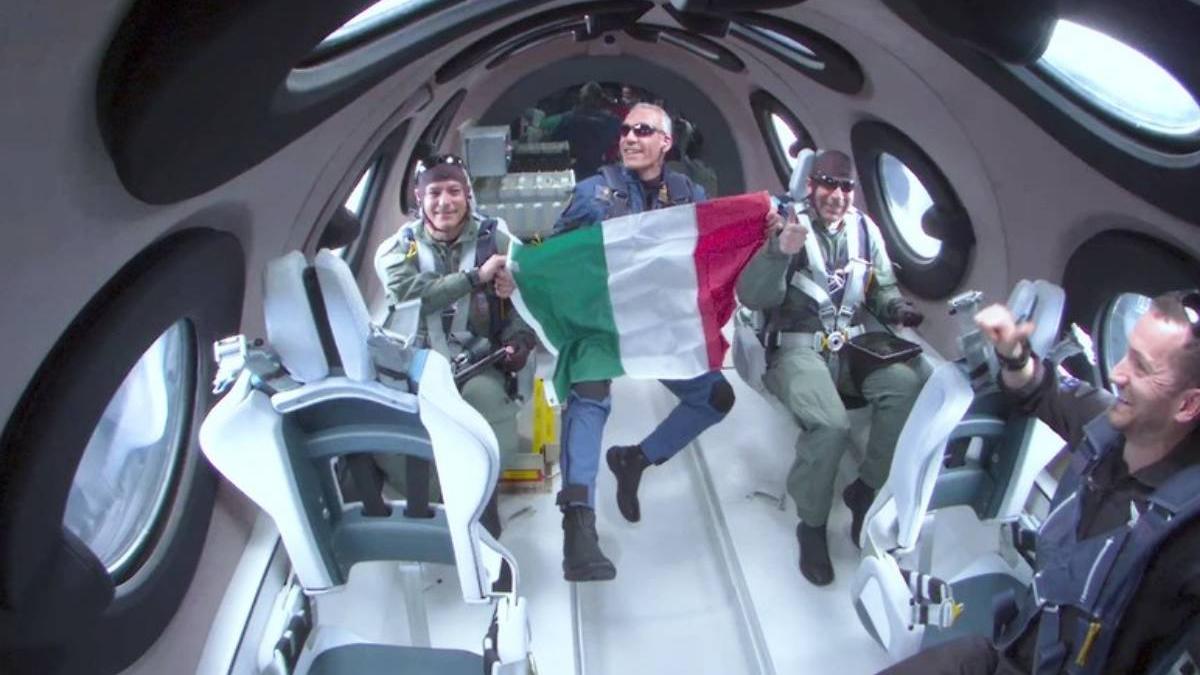 primii clienti virgin galactic zbor comercial spatiu pret bilet