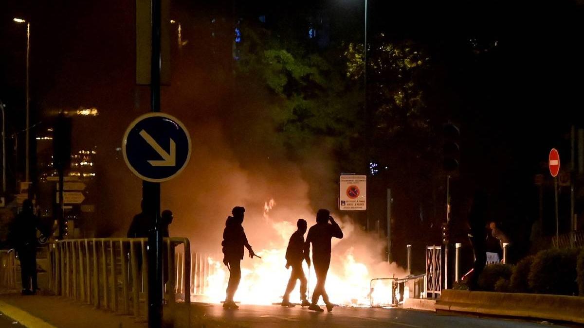 tensiune uriasa paris tanar 17 ani impuscat mortal politisti