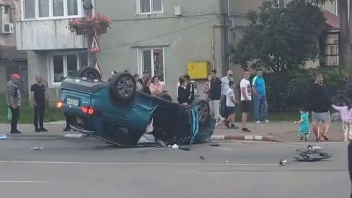 accident grav in petrosani o masina s a rasturnat in urma impactului