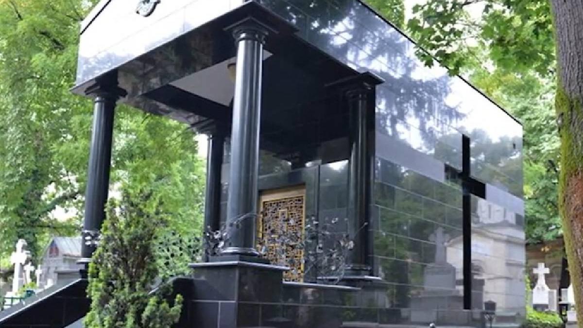 lux cimitir politicieni milionari romania cavouri faraoni