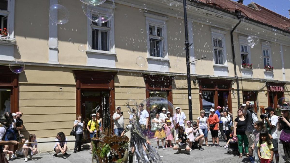 neplaceri la fits interventie de urgenta in centrul sibiului din cauza denivelarii la pavaj in