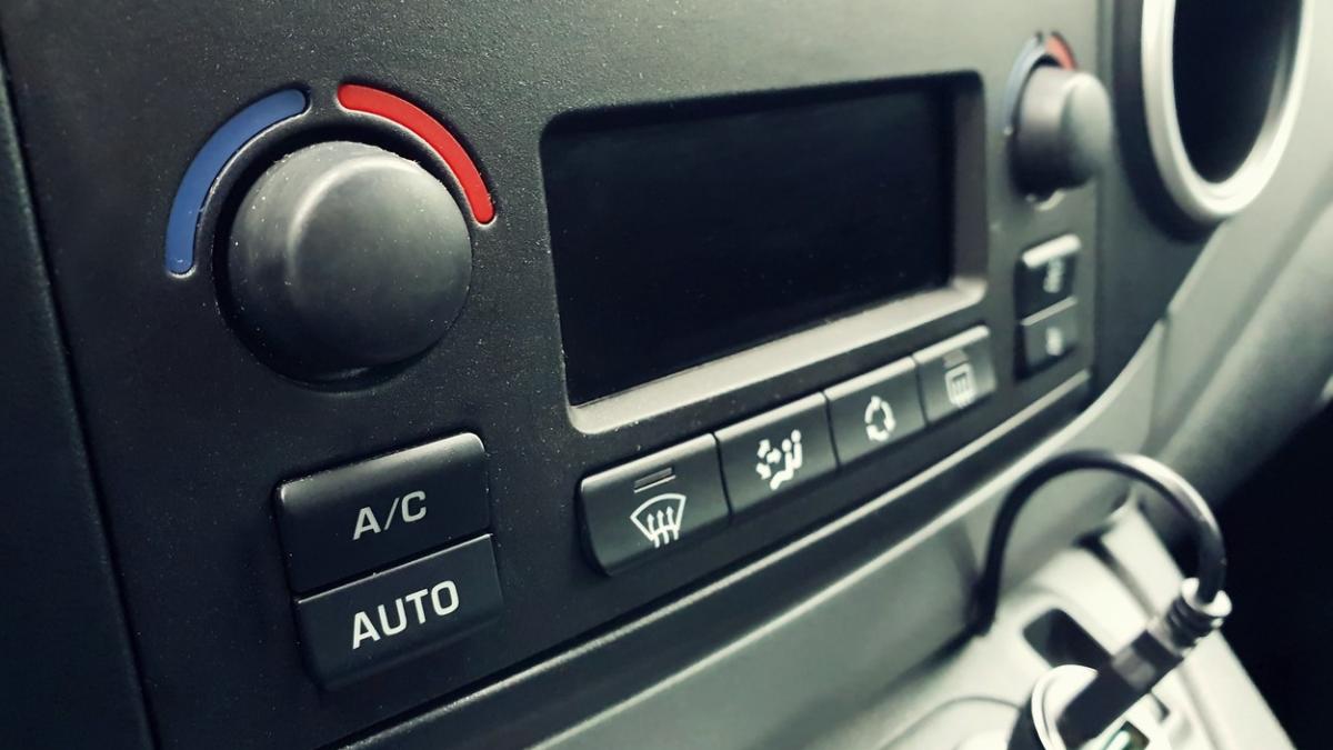 soferi aer conditionat masina buton consum combustibil